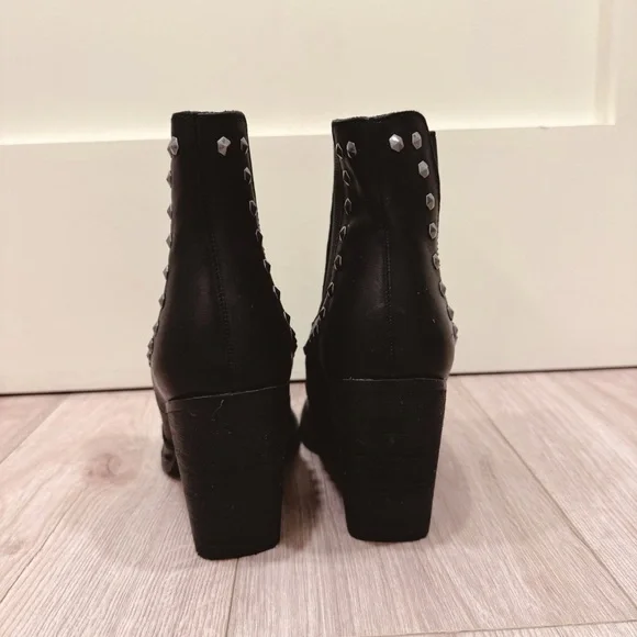 Dingo stay sassy black leather studded western booties, 8.5 - Picture 4 of 6